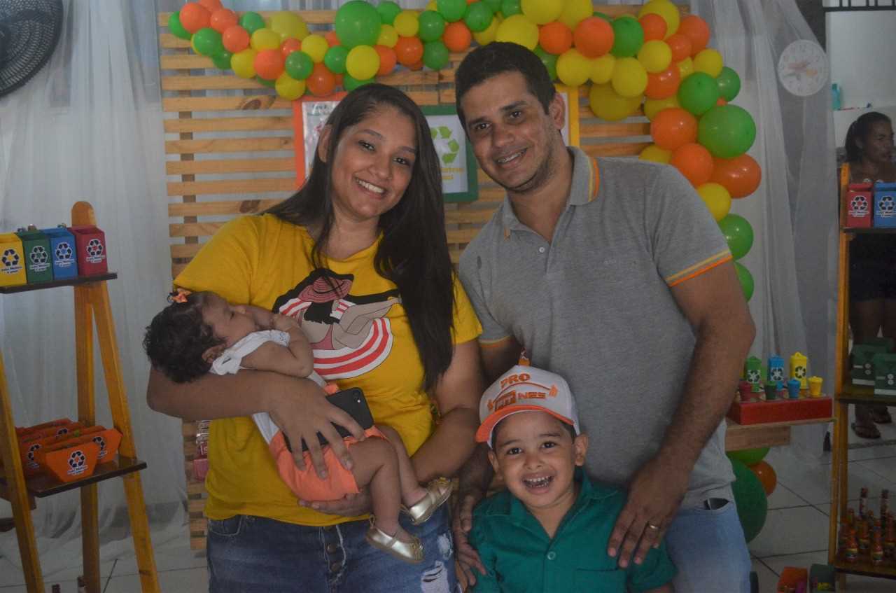 Camacã: Criança fã de Frank, o caminhão de Lixo, comemora aniversário com funcionários da limpeza
